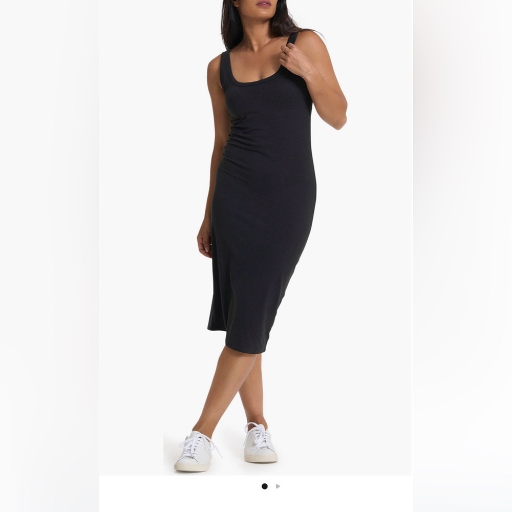 Vuori Halo Essential Dress